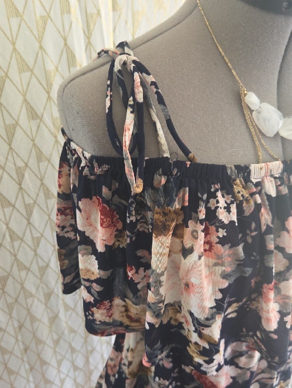 Black Floral Off-Shoulder Ruffle Top - Picture 2 of 4